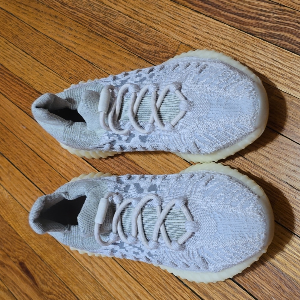 Yeezy Boost 350 V2